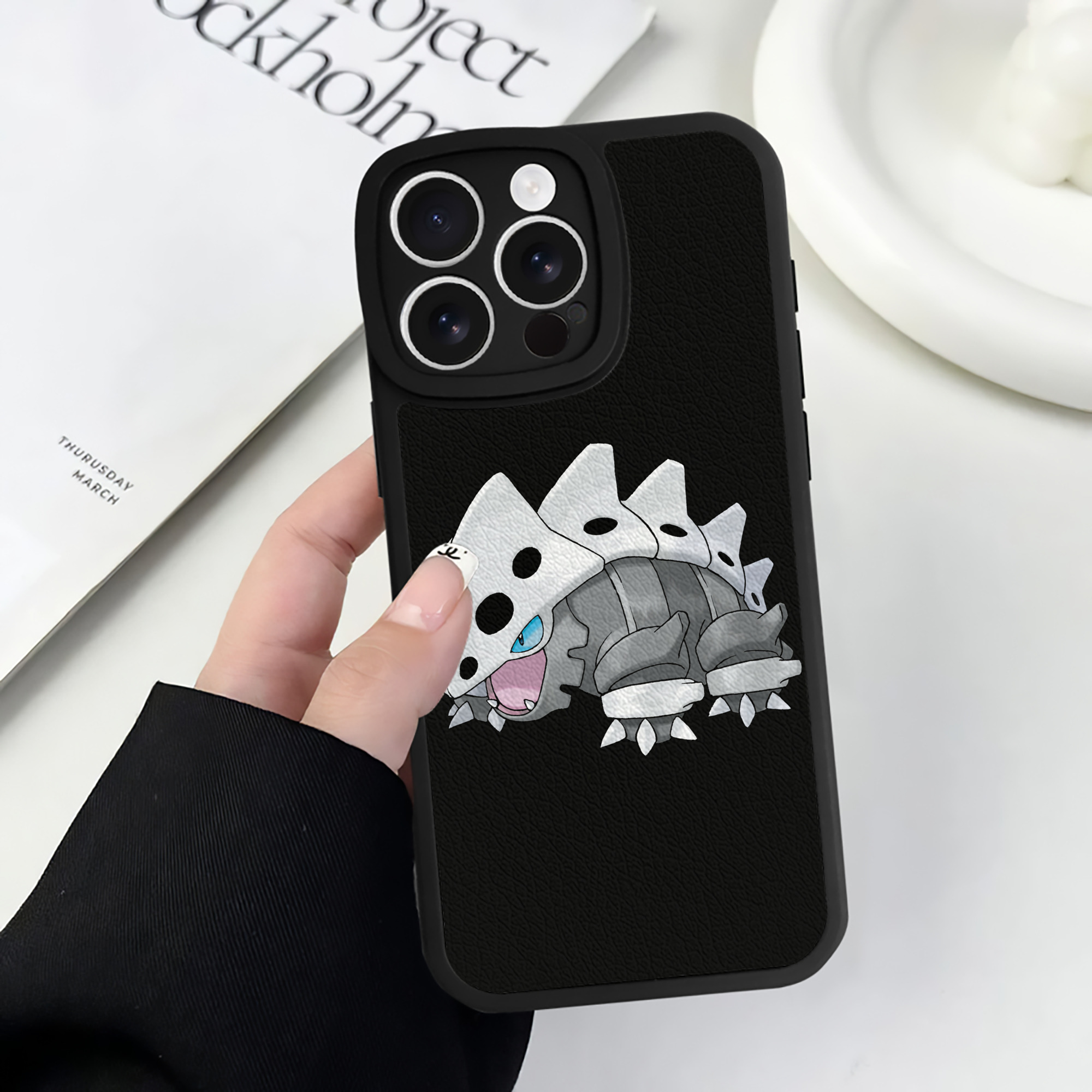 （画像用） ポケットモンスター Pokémon 【iPhone 16シリーズ対応】シリコンスマホケース（レザー調） 材質：シリコン